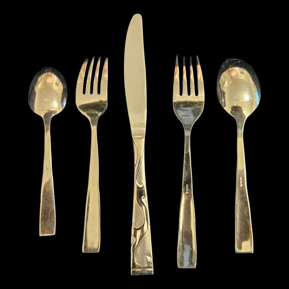 Oneida Stainless Steel Flatware 5 Piece Place Setting Modern Swirl Scroll